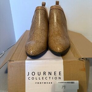 Journee Collection Women Tan Snake Embossed Block Heel Ankle Boots Size 8.5